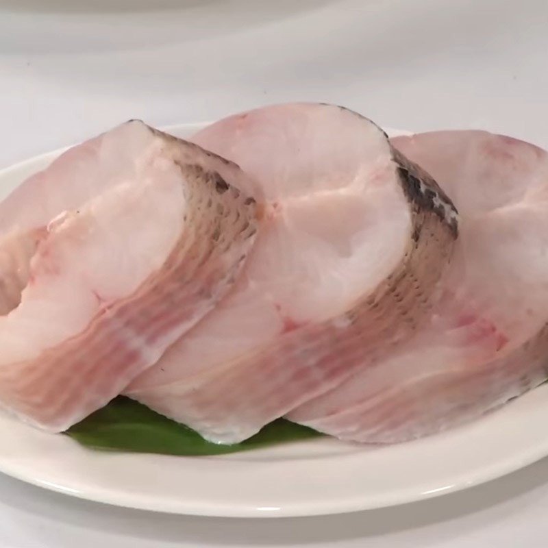 Sơ chế cá chuối tươi ngon trước khi ướp gia vị