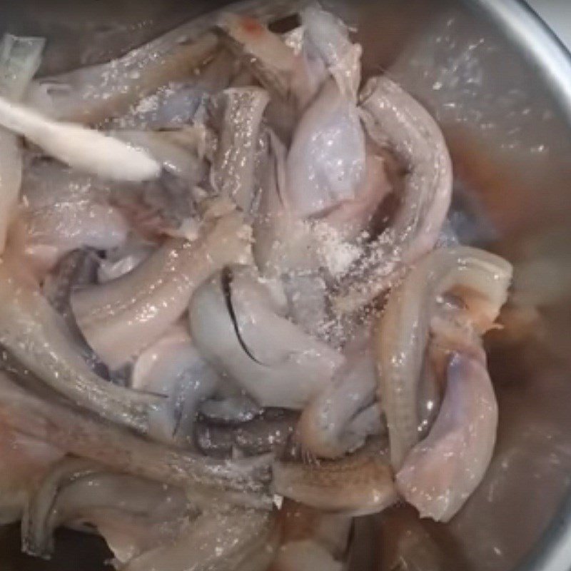 sơ chế cá khoai sạch