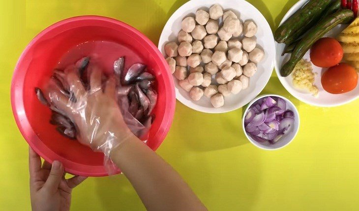 Cách Nấu Lẩu Cá Linh Bông Điên Điển Đậm Vị Miền Tây Sơ chế cá linh