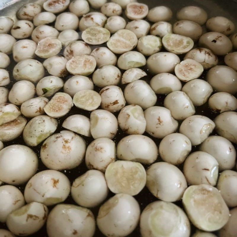 sơ chế cà pháo cho món ếch om