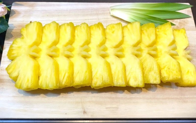 Sơ chế các loại nguyên liệu khác cho món lẩu cá măng chua