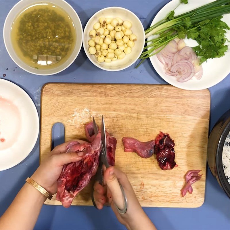 Sơ chế chim bồ câu cho món cháo