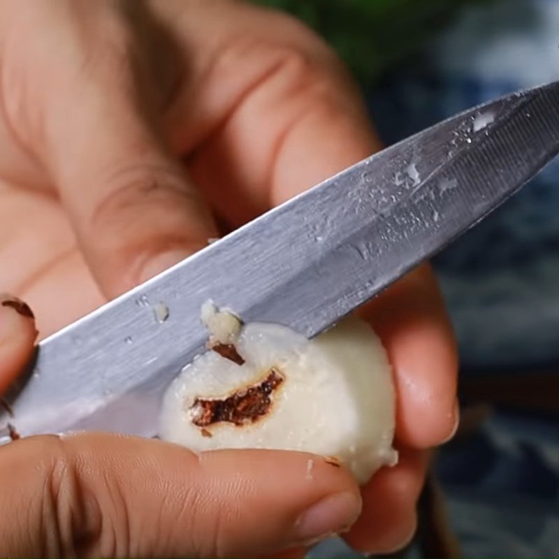 Sơ chế củ năng, một nguyên liệu không thể thiếu trong chè hoa cau