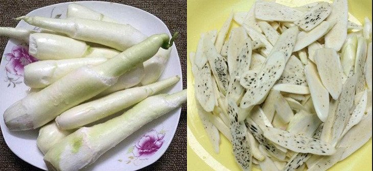 Sơ chế củ niễng thành lát mỏng cho món xào trứng