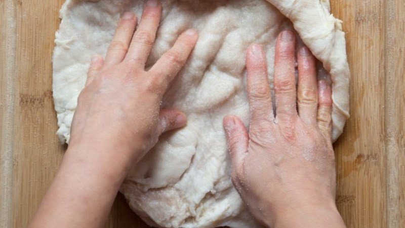Sơ chế dạ dày bò với chanh và muối để loại bỏ mùi hôi
