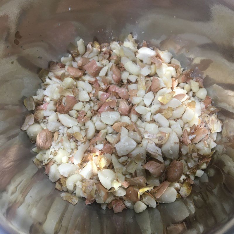 Sơ chế đậu phộng sau khi giã