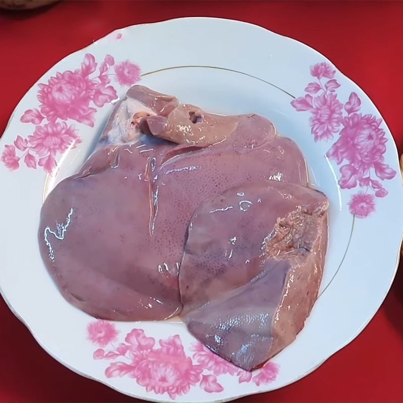 Sơ chế gan lợn bằng sữa tươi