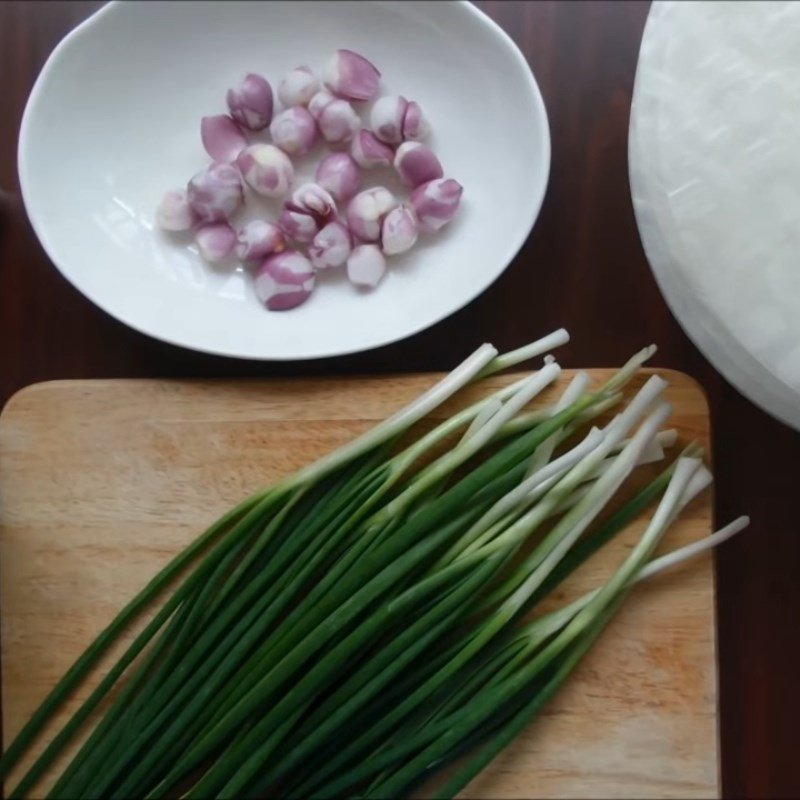 Cách Làm Bánh Tráng Trộn Mỡ Hành Chuẩn Vị, Đơn Giản Tại Nhà Sơ chế hành lá để làm bánh tráng trộn mỡ hành