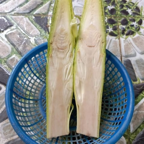 Sơ chế hoa chuối để xào thịt lợn
