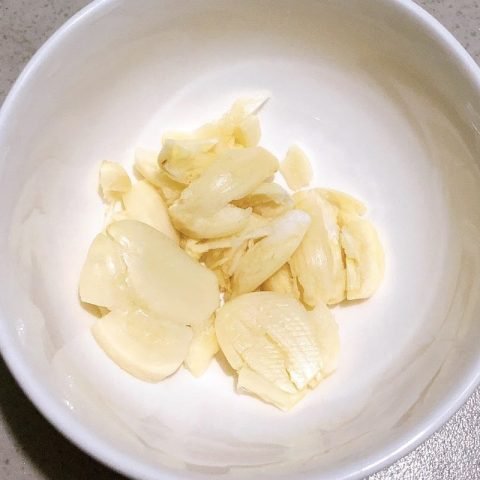 Sơ chế hoa thiên lý và tỏi