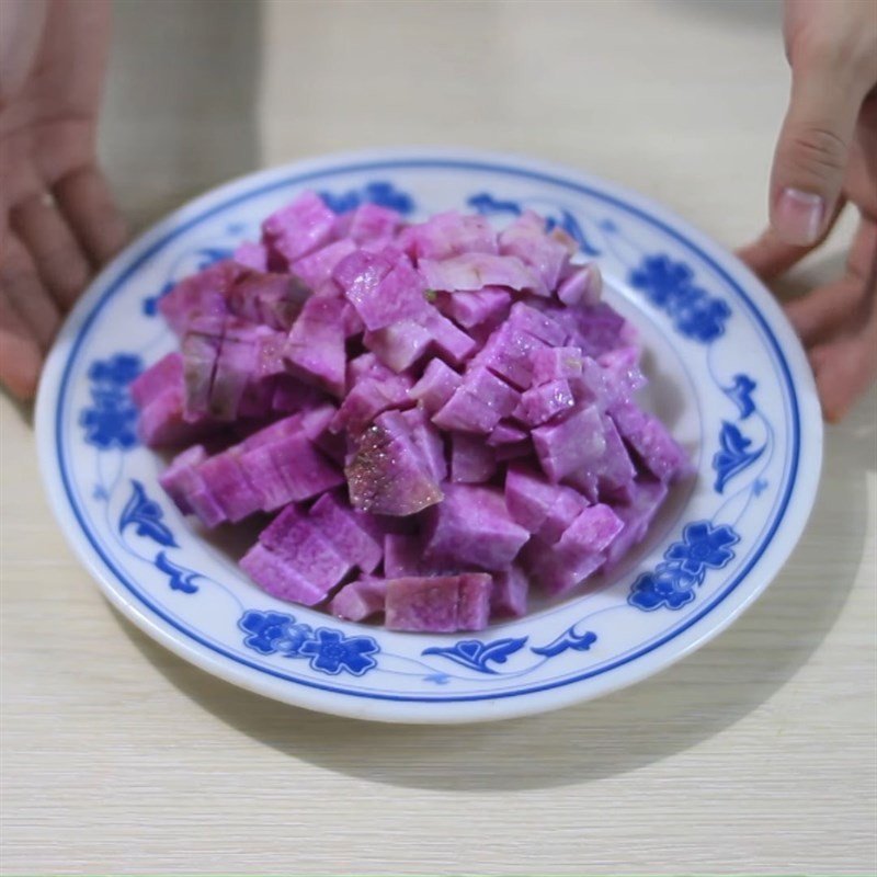 Sơ chế khoai mỡ tươi ngon để nấu canh xương