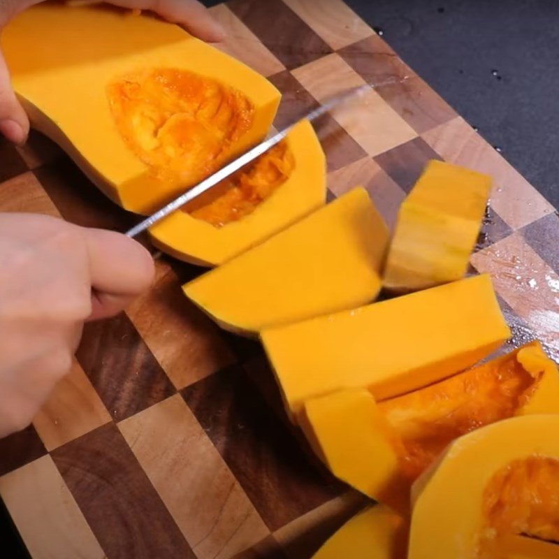 Sơ chế nấm mèo và bột khoai làm canh kiểm