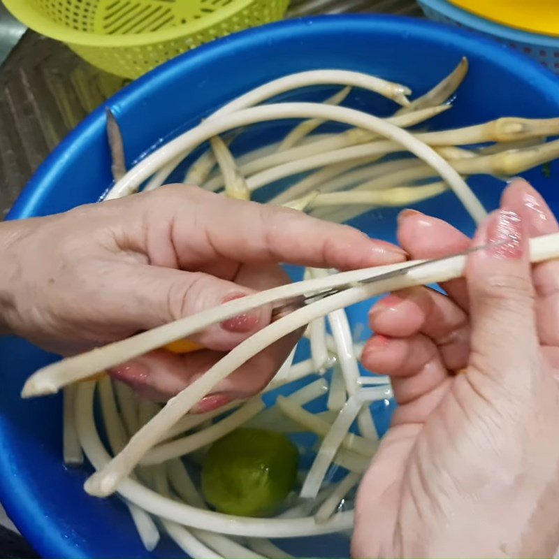 Sơ chế ngó sen ngâm chanh