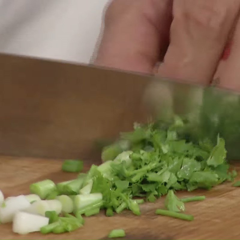 Sơ chế nguyên liệu cải bó xôi và khoai lang