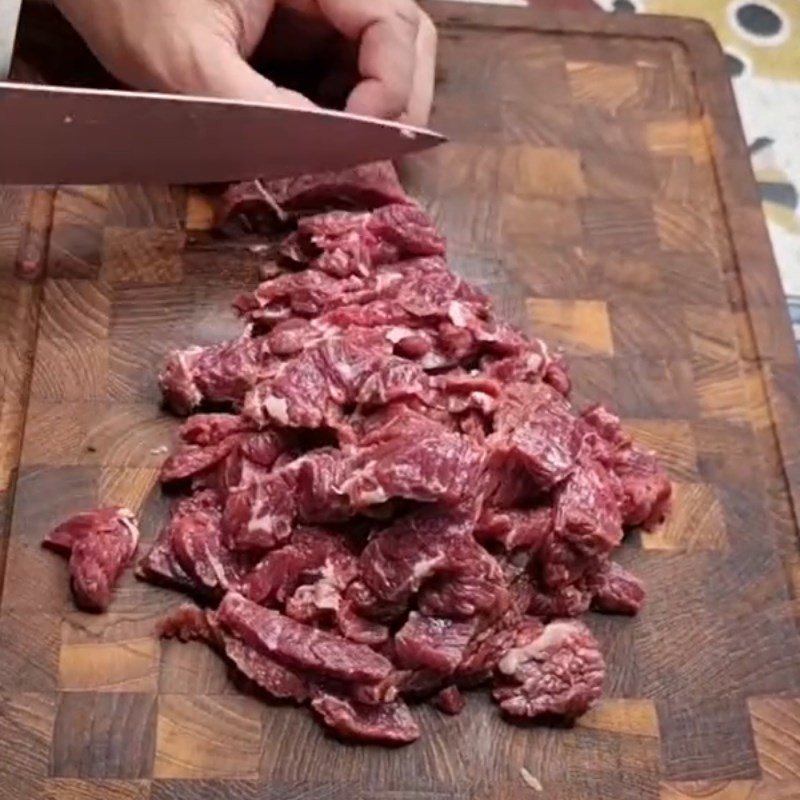 Sơ chế nguyên liệu làm lá cách xào thịt bò