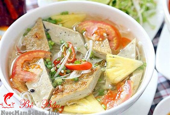 Sơ chế nguyên liệu nấu bún chả cá chiên