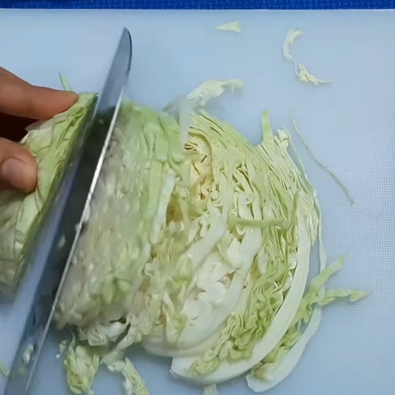 Sơ chế rau củ cho mì xào tôm
