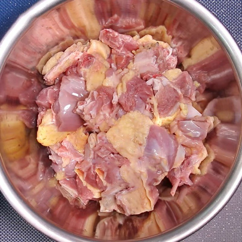Sơ chế thịt vịt sạch sẽ