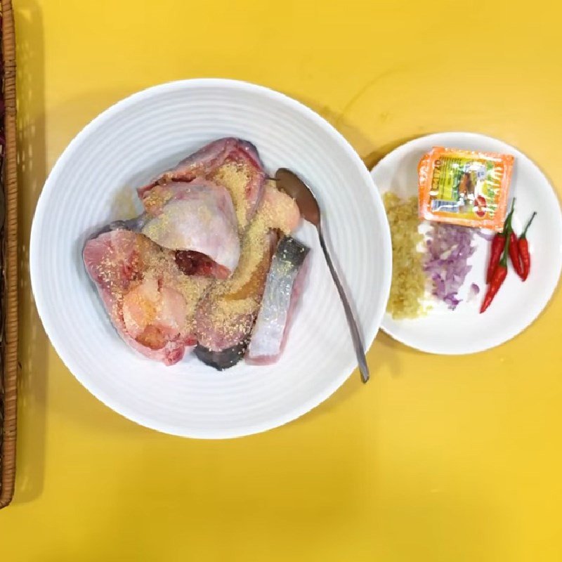Sơ chế và ướp cá hú đúng cách