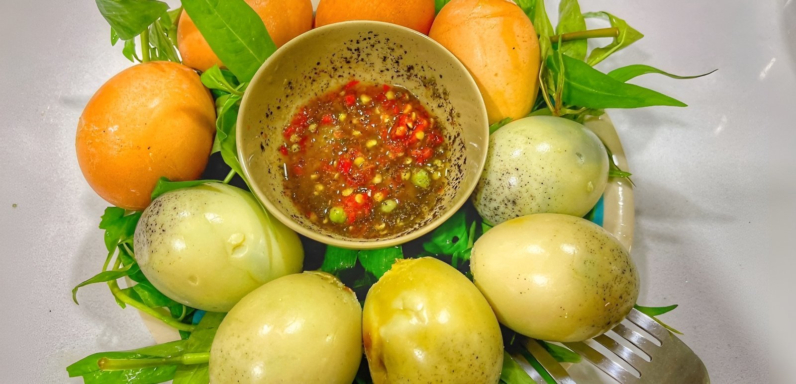 So sánh giá trị dinh dưỡng của trứng cút nướng