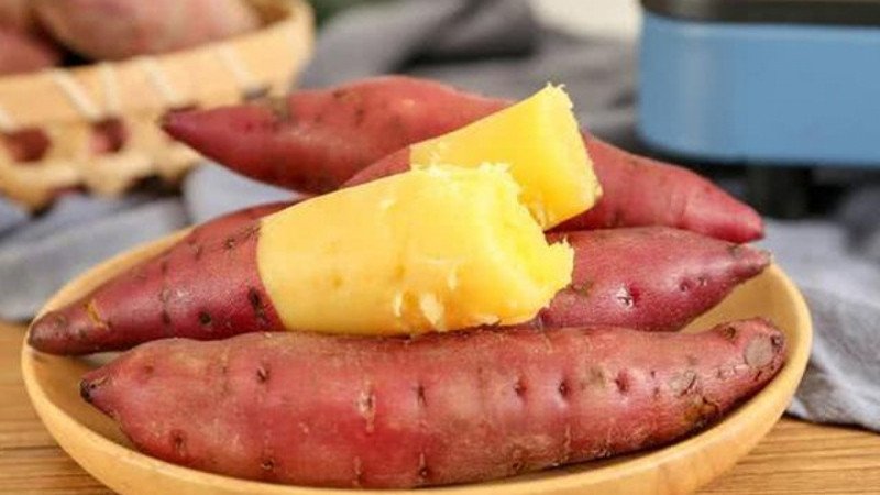 So sánh lượng calo trong 1 trứng gà nướng với khoai lang, thực phẩm ăn kiêng
