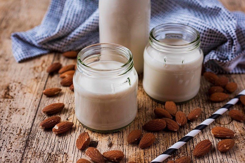 So sánh ưu và nhược điểm của sữa hạnh nhân