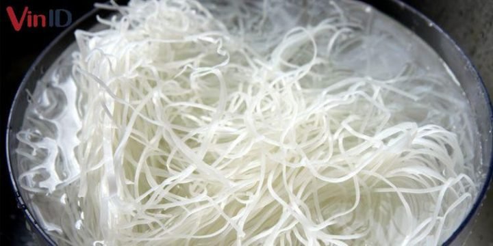 Bí quyết xào bún gạo ngon nhất: Món ăn chuẩn vị tại Nấu Chuẩn Ăn Ngon Sợi bún gạo sau khi ngâm không bị nát