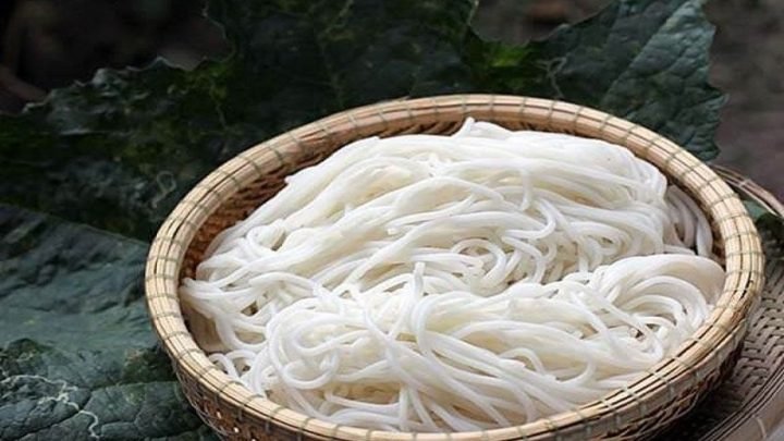Sợi bún tươi chứa khoảng 110 calo trên 100g