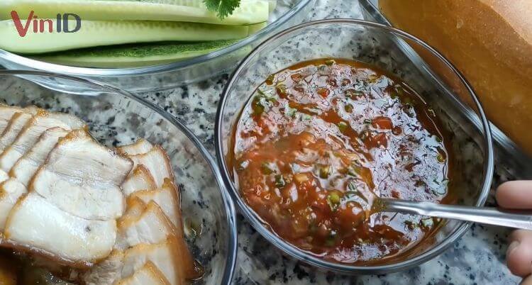 Sốt bánh mì thịt khìa vàng óng ả