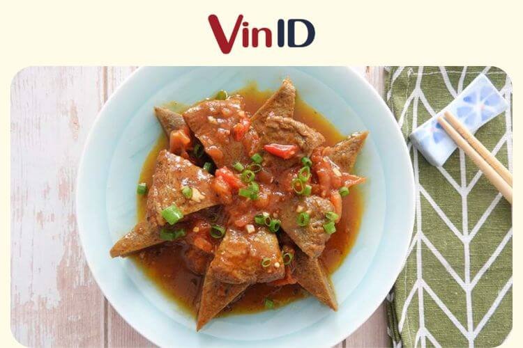 Sốt cà chua cay đậm đà làm món chả cá thêm ngon