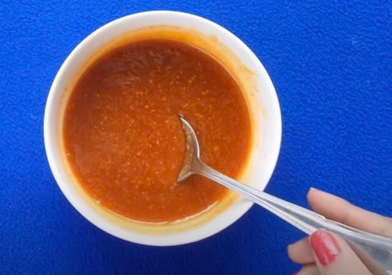 Sốt tắc chấm bánh tráng muối tôm sau khi hoàn thành