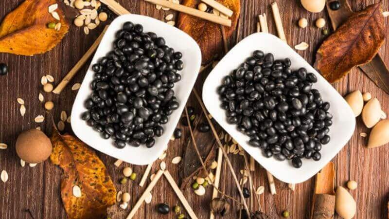 Sử dụng đỗ đen với các thực phẩm khác nên cách nhau khoảng 4 tiếng đồng hồ