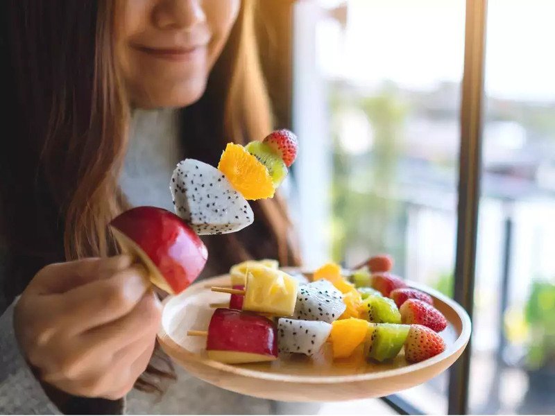 Sự khác biệt giữa việc ăn trực tiếp và ép nước hoa quả để hấp thu dưỡng chất
