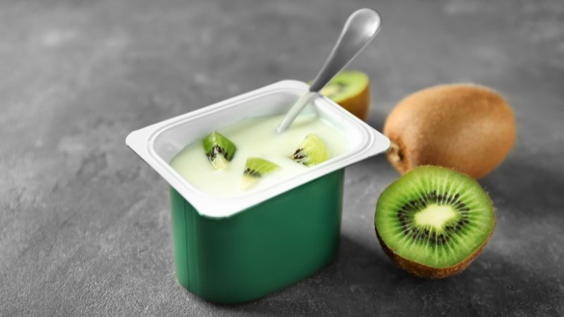 Sữa chua kiwi thơm ngon, bổ dưỡng cho bữa phụ