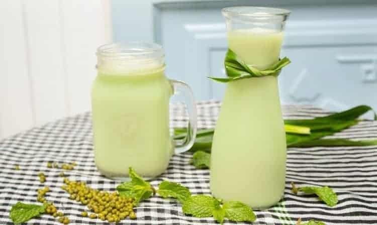 Sữa đậu xanh lá dứa xanh ngát
