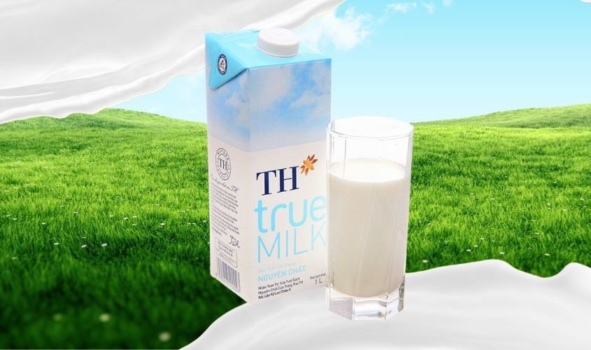 Sữa TH true MILK không đường vào bữa sáng