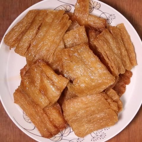 Sườn non chay chiên giòn là món ăn được nhiều người ưa chuộng, nhưng hãy tìm hiểu sườn non chay chiên bao nhiêu calo để thưởng thức hợp lý