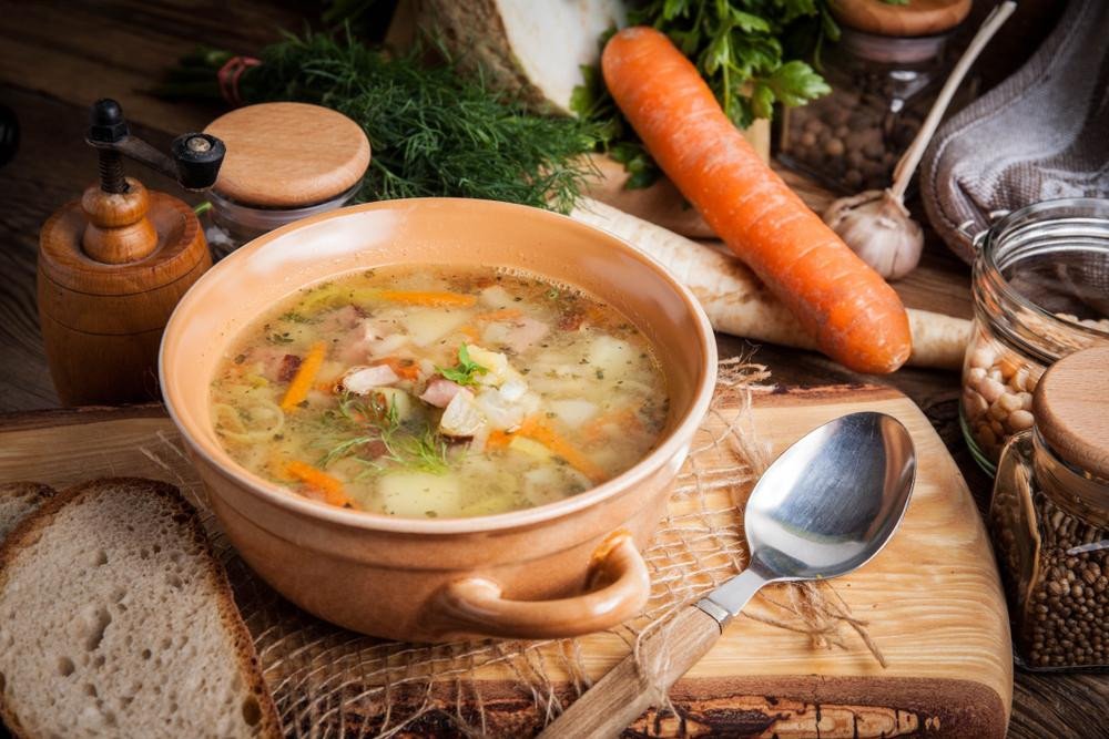 Súp chay thập cẩm rau củ đầy đủ dinh dưỡng, màu sắc bắt mắt