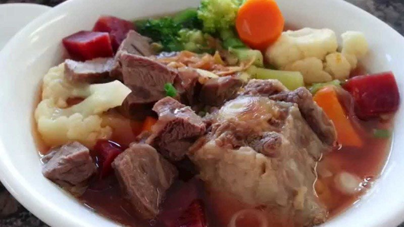 Súp đuôi bò nóng hổi, thanh đạm, bổ dưỡng với rau củ