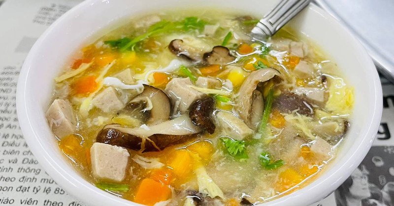 Súp gà nấm, món ăn thanh đạm và dễ chế biến