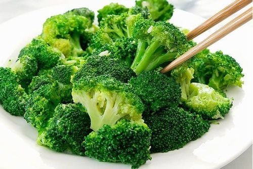 Súp Lơ Luộc Bao Nhiêu Calo? Phân Tích Dinh Dưỡng Chi Tiết Súp lơ xanh tươi ngon giàu vitamin và khoáng chất