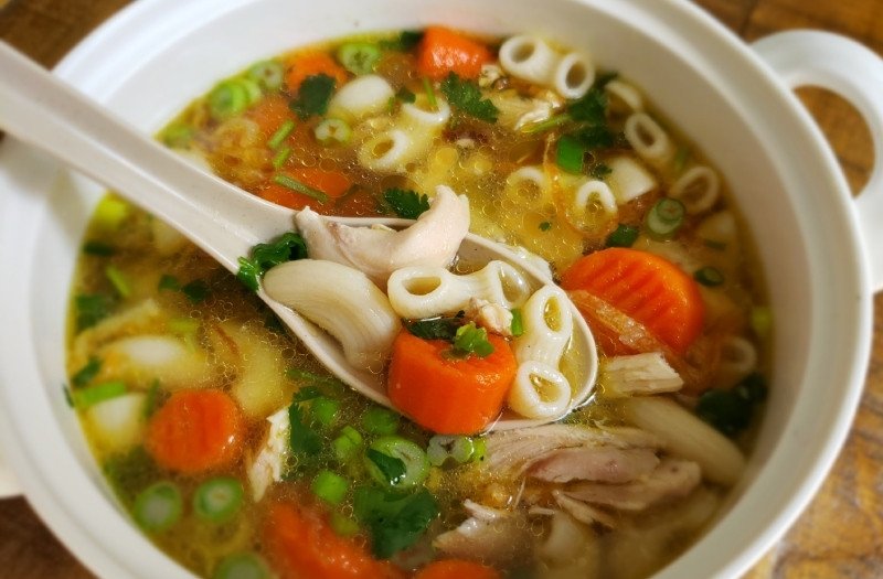 Súp nui gà ấm nóng cho bữa sáng