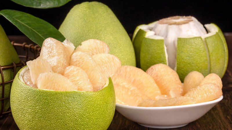Tác dụng của vỏ bưởi trong nước gội đầu chống rụng tóc