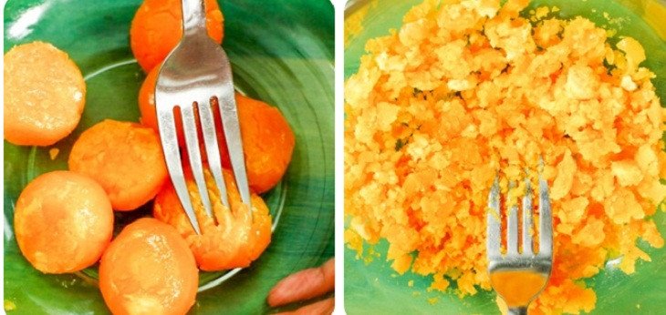 Tán nhuyễn lòng đỏ trứng muối, bước đầu làm xốt bơ trứng muối