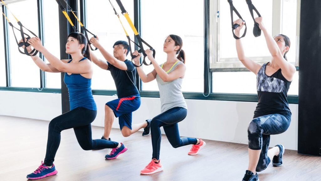 Tăng cường tập luyện thể dục thể thao để đốt cháy calo từ gà rán