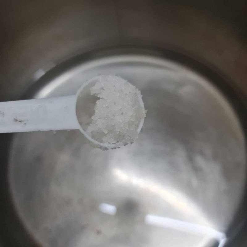 Tạo hình và luộc thịt viên mộc nhĩ