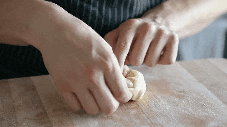 Tạo hình vỏ bánh hamburger tròn đều