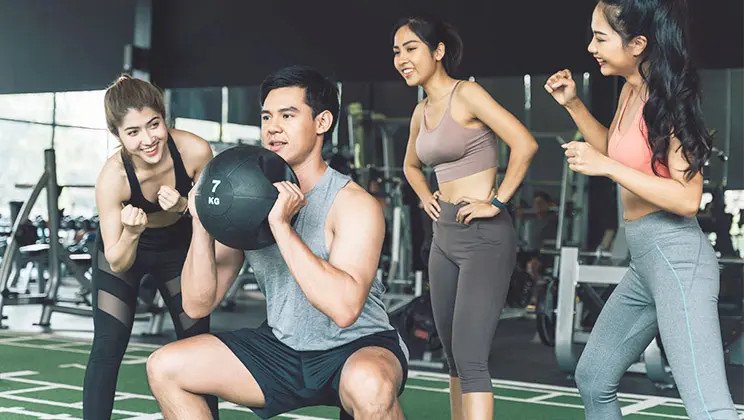 Tập luyện khoa học giúp tiêu hao năng lượng và duy trì vóc dáng khi ăn bánh mì pate