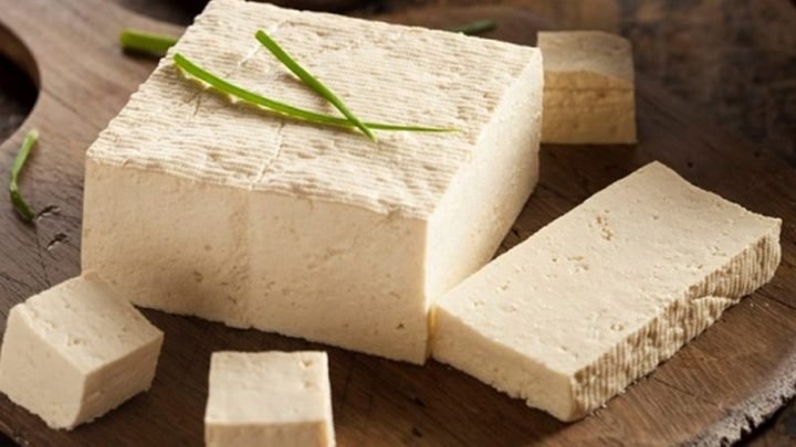 Tàu hủ tươi trắng, minh họa cho hàm lượng calo và dinh dưỡng