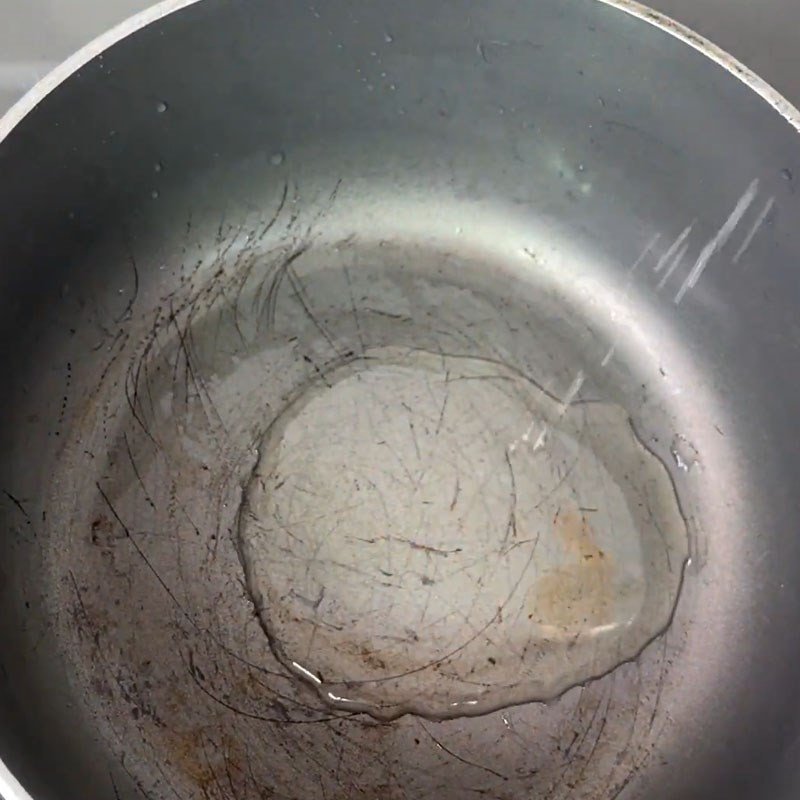 Thả chả rươi vào canh rươi khế chua